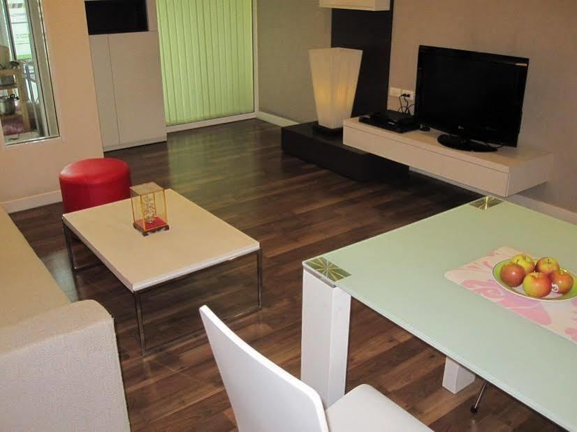 The Room @Sukhumvit79 Bangkok Exteriör bild
